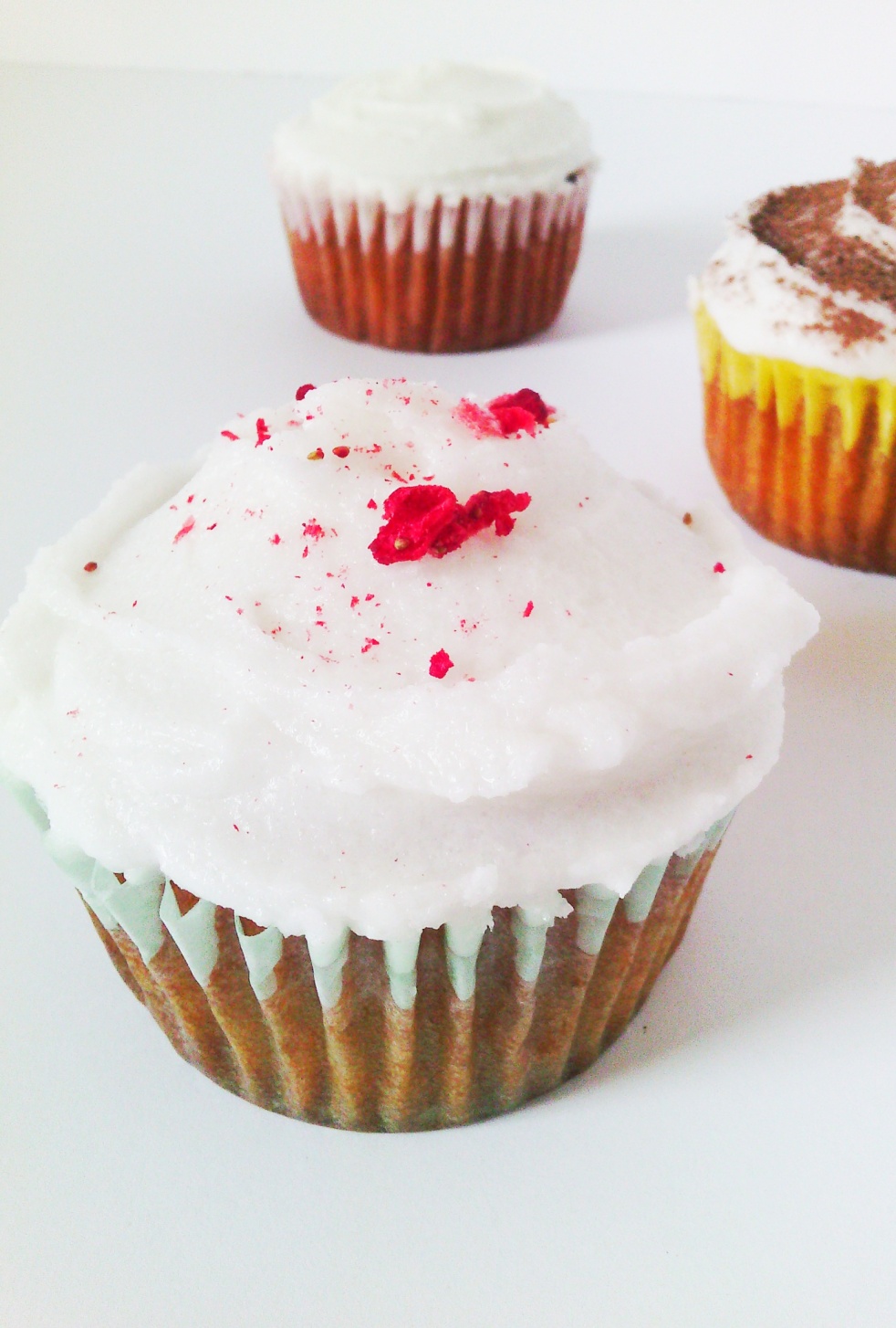 White dairy free nut free whipped cupcake or cookie frosting